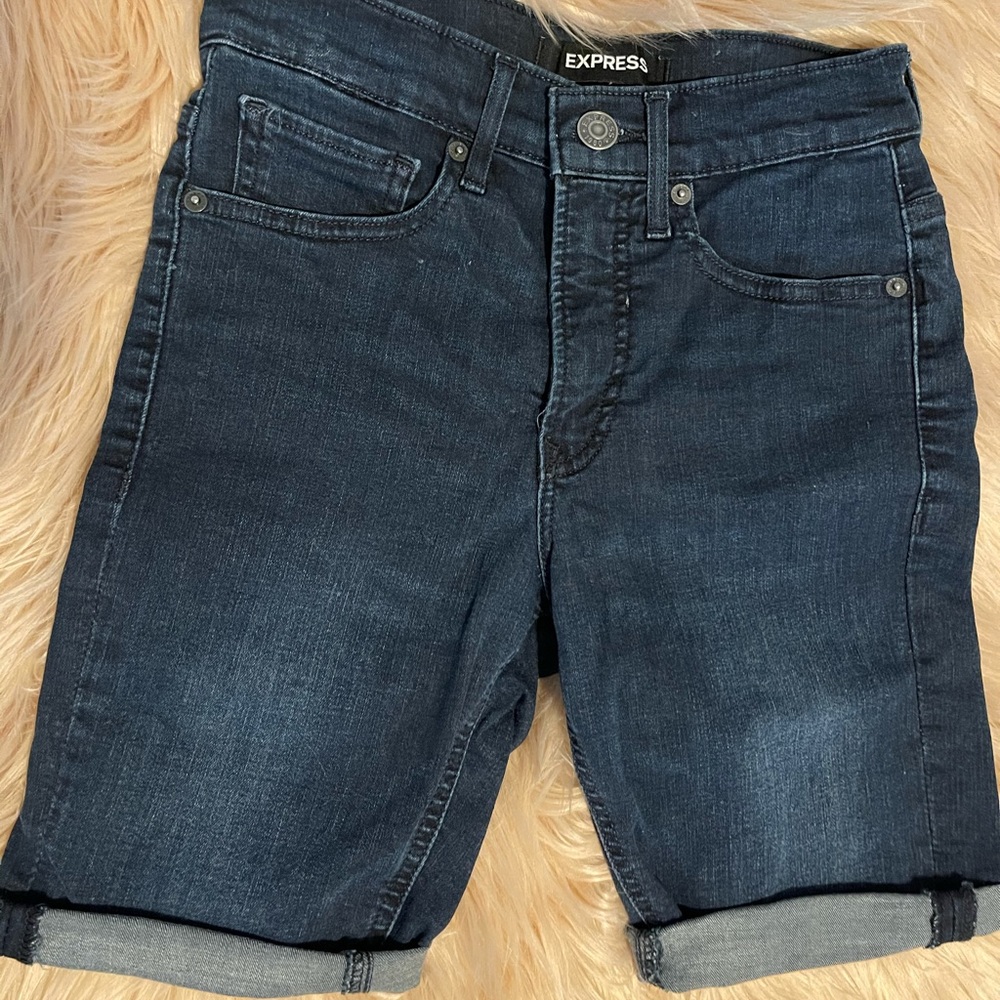 Express: Stretch Bermuda shorts